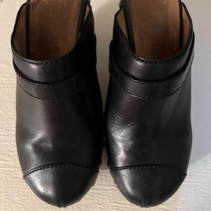 Authentic🎉 CHANEL CLOGS!